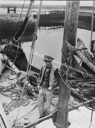 ARAN BOATS IN HARBOUR